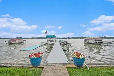 Image de Eagle Lake waterfront home!