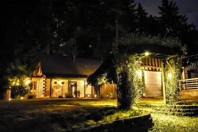 Image de Cozy 2-bedroom cabin in charming Clinton with Ac, WiFi, Family friendly.