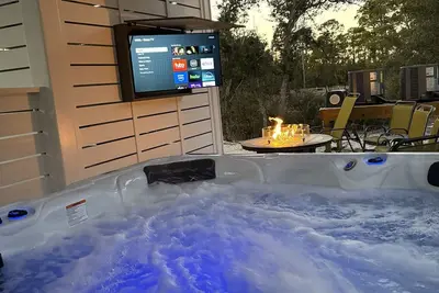 Image de The Sandy Diamond on the Gulf- New! Hot Tub and Outdoor Entertainment Area!