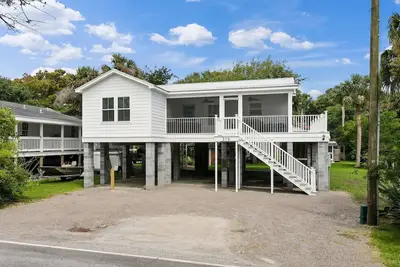Image de Charming Folly Beach Home - Perfect Location