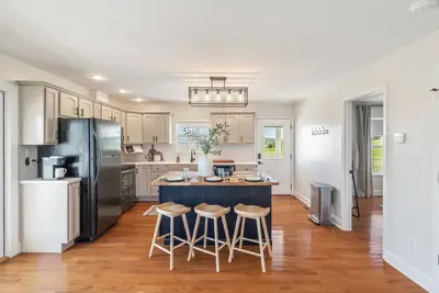 Image de Centrally Located | Modern Home in the Smokies