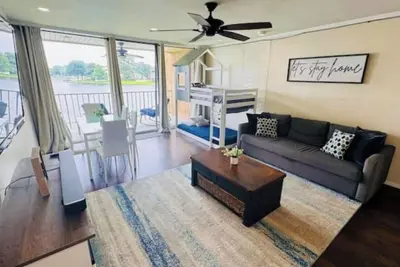 Image de Modern Waterfront Gem w/ Breathtaking water views.