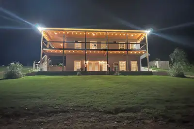 Image de 3-bedroom, 2-bathroom lake house on Lewis Smith Lake located in Crane Hill, Al