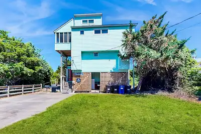 Image de Oceanfront Community Pool, New Owners, Newly Renovated, and dog friendly
