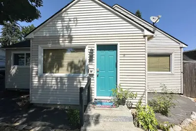Image de Charming Updated Farmhouse in Downtown Coeur d'Alene Close to Everything