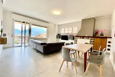 Image de Home Da Luigi with lake view 7 beds