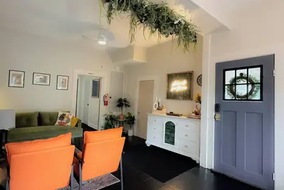 Image de The Haven - Downtown Os with Pool & Pool House!