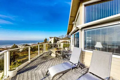 Image de Rockaway Beach Retreat: Oceanfront Bliss with Stunning Views and Endless Relaxat