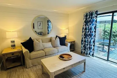 Image de Charming Island Retreat with Full Kitchen - 2 Bedrooms and 2. 5 Baths.