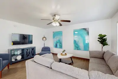 Image de Condo near the beach with patio, firepit, W/D, Ac and wifi