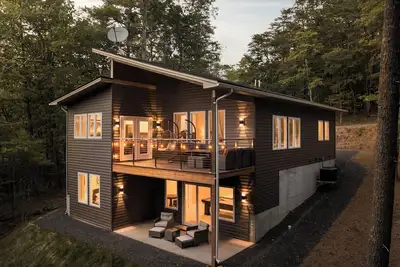 Image de Modern Cabin Retreat minutes from lake and ski resort- Hot tub - Fire Pit