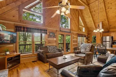 Image de Quiet Log Cabin with Mountain Views