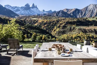 Image de Chalet \"D'albiez\" avec vue sur les montagnes, terrasse privée et Wi-Fi