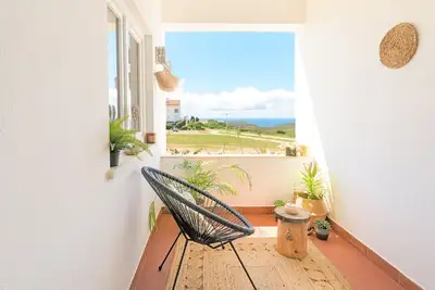 Image de Appartement 'Bela Vista_Cozy Apt with Sea View' avec vue sur la mer, terrasse partagée et Wi-Fi
