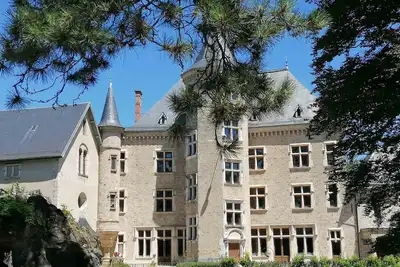 Image de Appartement 'Grand Gîte Du Château De St Geoire' avec vue sur les montagnes, terrasse et jardin