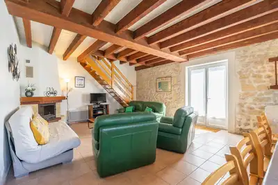 Image de Petite maison 'Gite Oléron Piscine Intérieure' avec jardin partagé et Wi-Fi