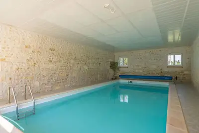 Image de Maison 'Gite Piscine Intérieure Brouage' avec terrasse privée, jardin partagé et Wi-Fi