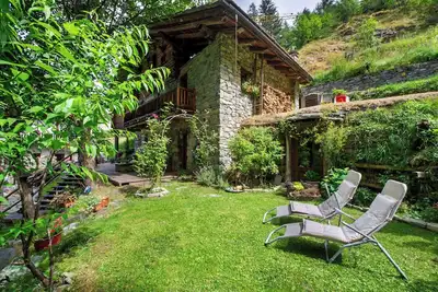 Chalet \"Le Du Coq Rouge\" avec vue sur la montagne, jardin privé et Wi-Fi