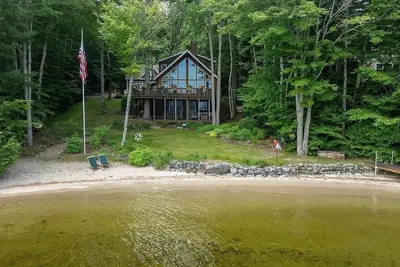 Image de Luxury Lakefront home on Sebago Lake W/ Sandy Beach