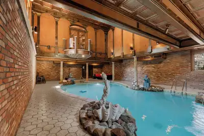 Image de Luxurious Private Pool & Hot Tub!