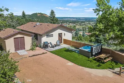 Image de Scenic Summit Hideaway - Amazing views @ top of Palmer Lake, with hot tub!