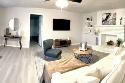 Image de Cozy and Elegant Home Near Downtown Woodstock!