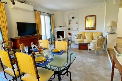 Image de Maison de Famille provençale climatisée parking jardin wifi proche mer et rivière