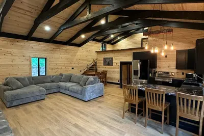 Image de Cozy Timber Cabin 13 miles to Yellowstone National Park!