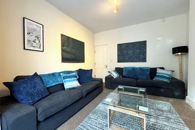 Image de Large 4br House Bustling Central Location