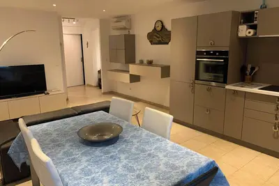 Image de St Cyprien, bel apart rénové, 2 chambres, gde terrasse, clim, wifi, piscine