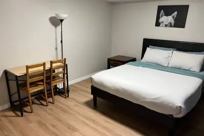 Image de Cozy 1 Bedroom Rental with Den free parking Close to University