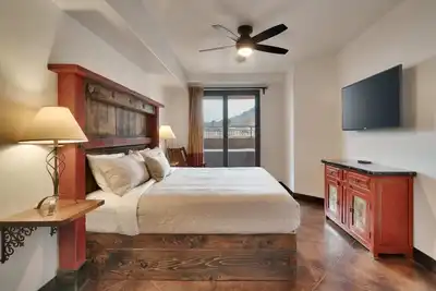 Image de Luxury Downtown Rental (Hot Tub/Pet Friendly) #8