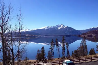 Image de Spacious Condo - 2 King Beds - Million $$ Lake & Mountain View