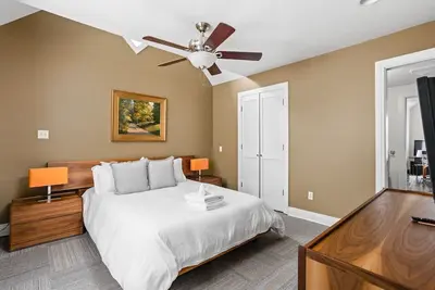Image de Downtown Gem on Quiet Street, Great Location!