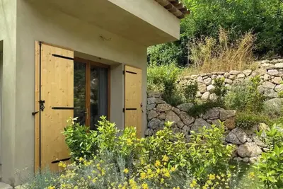 Image de Studio dans maison individuelle avec terrasse