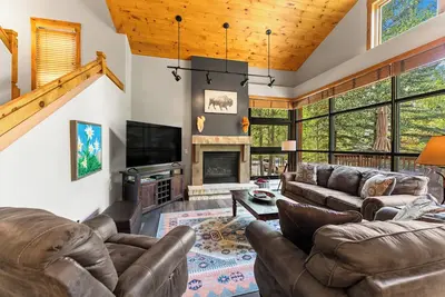 Image de Cozy Keystone Townhome w/ Private Deck, Scenic Views & Shared Hot Tub