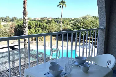 Image de Studio à Saint-Florent avec piscine, climatisation, balcon et parking, proche plage et centre