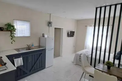 Image de Charming studio in Maxwell. Walking distance to St. Lawrence Gap and Dover Beach
