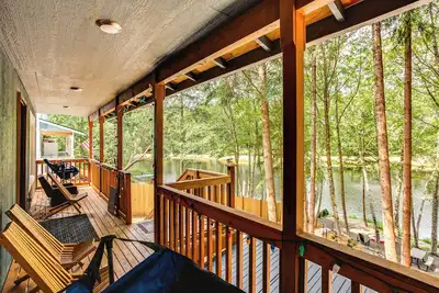 Image de Lakefront Gig Harbor Home w/ Deck & Views