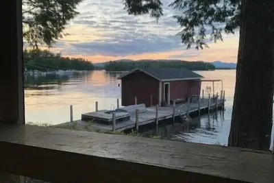 Image de Needlecone on Lake Winnipesaukee