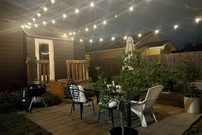 Image de Vintage Oasis Near Stadiums & Downtown, Huge Yard