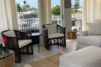 Image de Spacious 6-bedroom- 2 kitchen Duplex in beautiful Key Colony Beach