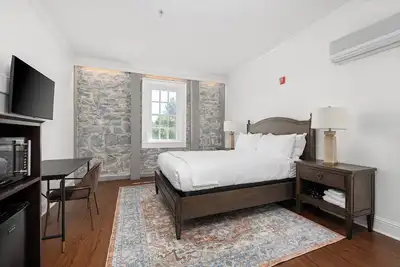 Image de Historic Stonehouse Getaway Minutes to Downtown!