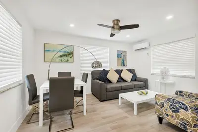 Image de Renovated One Bedroom Apt, Steps From The Beach