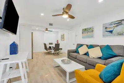 Image de 2. Cozy 2 bedroom apartment, Steps from the beach