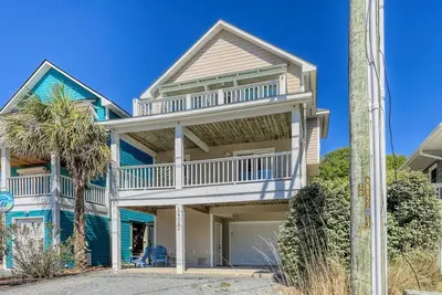 Image de Beach Bliss: 4br | Beach Access | Kayak | Wi-Fi by RedAwning