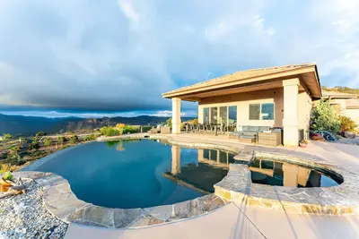 Image de Vista Grande (4-Bedroom Home) with Pool by RedAwning