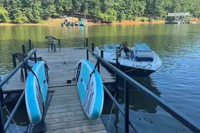 Image de Charming lake front 2-bedroom house on Lake Hartwell in Townville with Ac, WiFi.