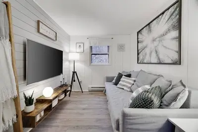 Image de Little Gray Cabin (2-Bedroom Home) - Pets Allowed by RedAwning