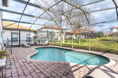 Image de Poolside Serenity near Disney World by RedAwning